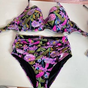 Victoria’s Secret gorgeous bikini size medium bottoms/ 34 DDD halter underwire